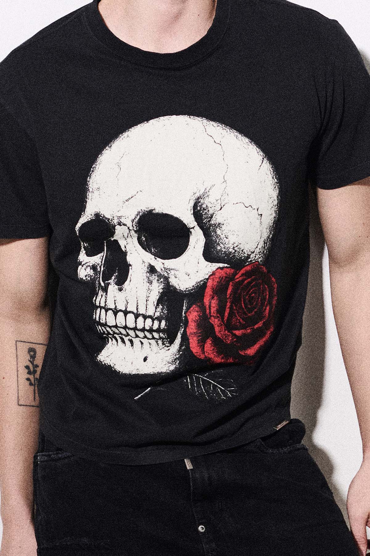 ROSE &amp; RUIN TEE