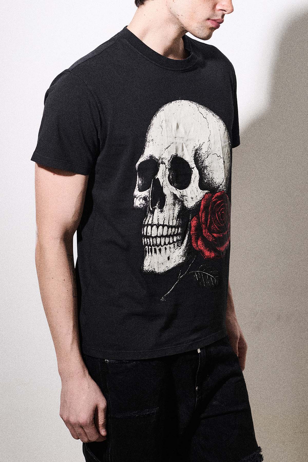ROSE &amp; RUIN TEE