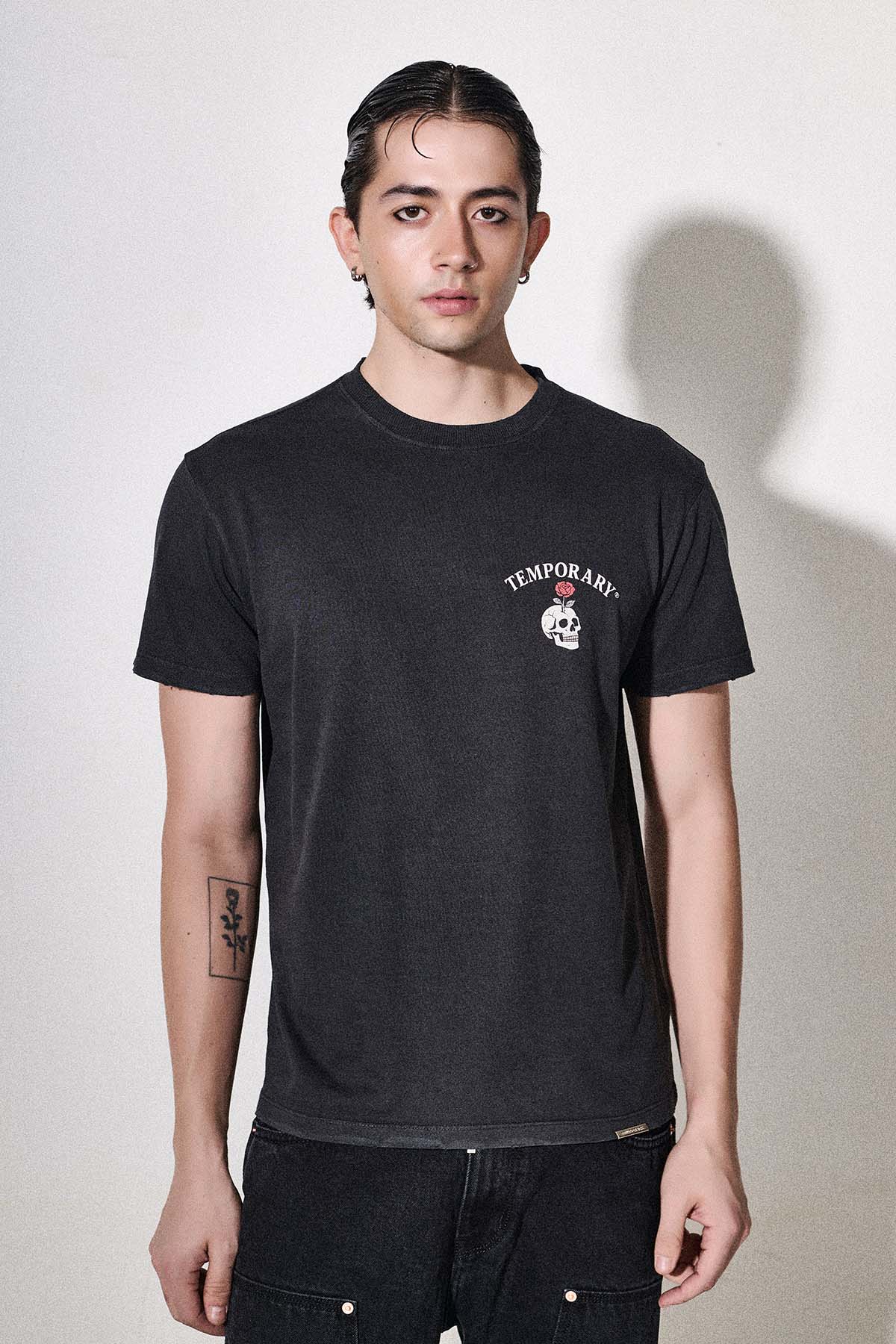 ROSEBONE TEE - WASHED CHARCOAL.