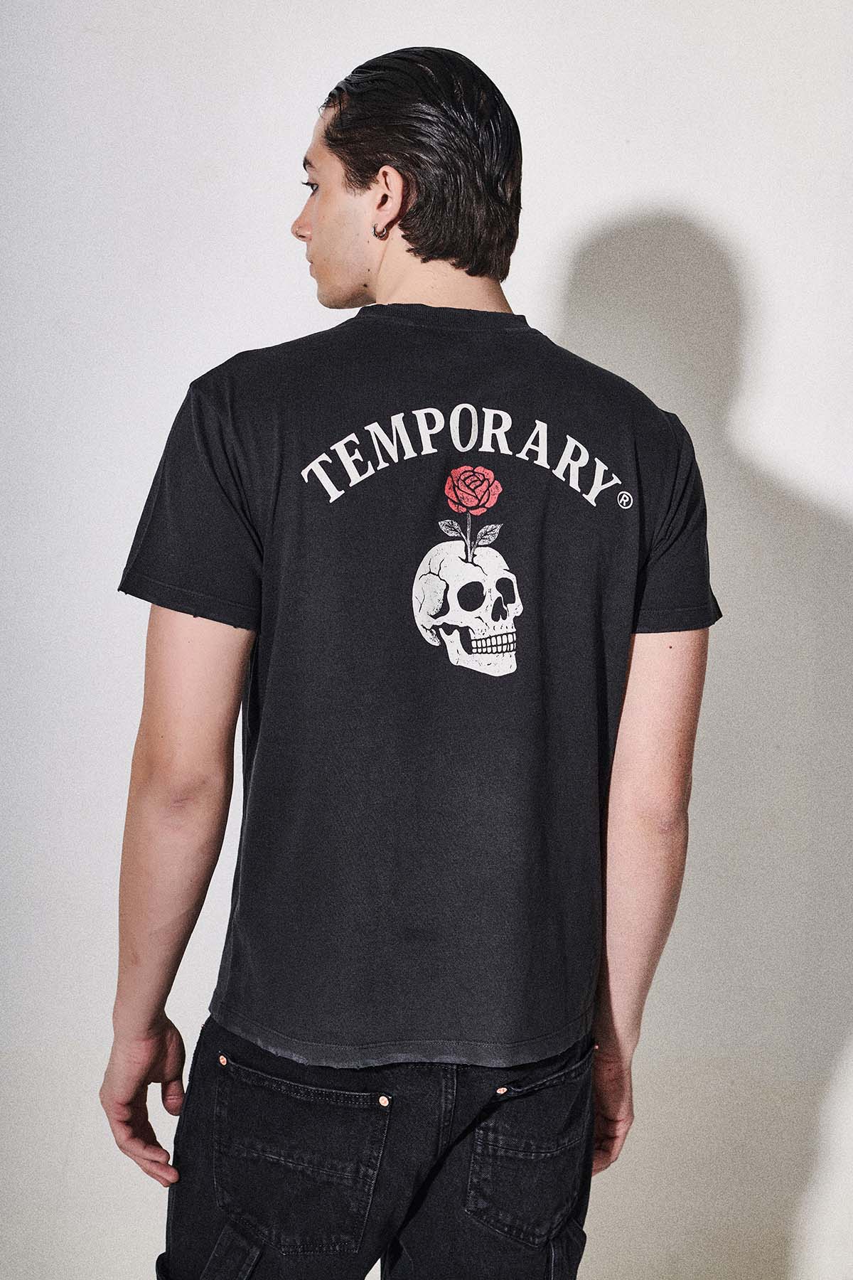 ROSEBONE TEE - WASHED CHARCOAL.
